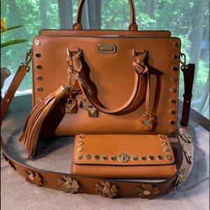 MICHAEL Michael Kors beautiful leather brown bag and wallet